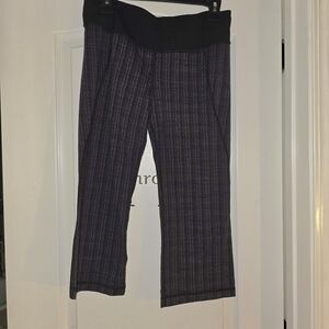 Elegant Black and Gray Wideleg Cropped Leggings